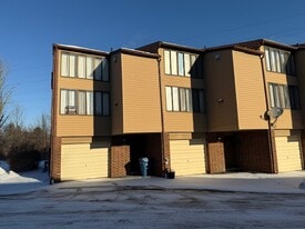 Building Photo - 2115 Penguin Ave