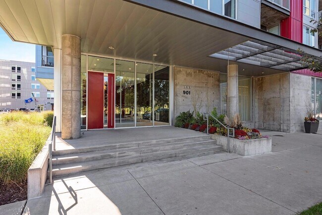 Building Photo - 901 S 2nd St