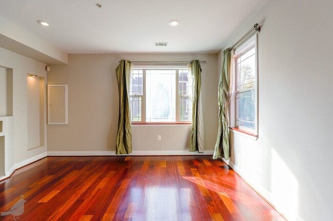 Building Photo - 3573 Warder St NW
