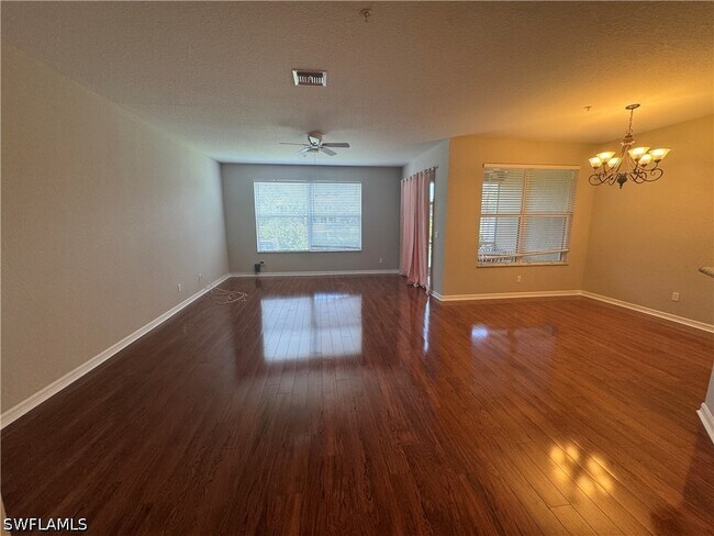 Building Photo - 1410 Mariposa Cir