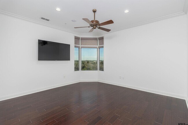 Building Photo - 2801 Wexford Dr