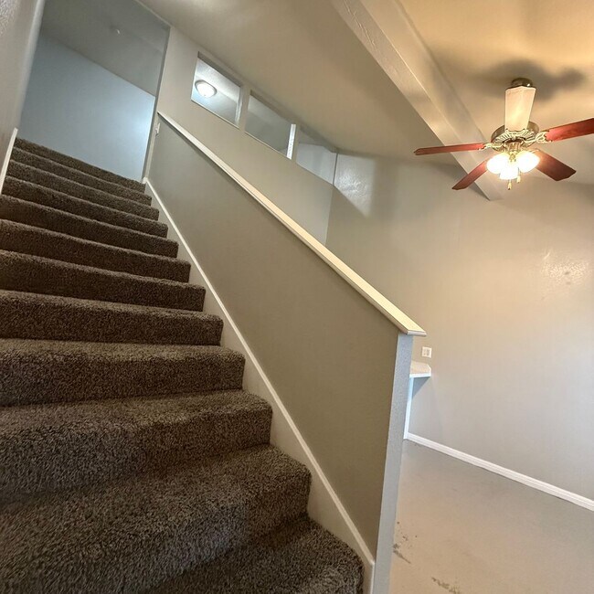 Building Photo - $500 Off 1st Full Month!* All Utilities In...
