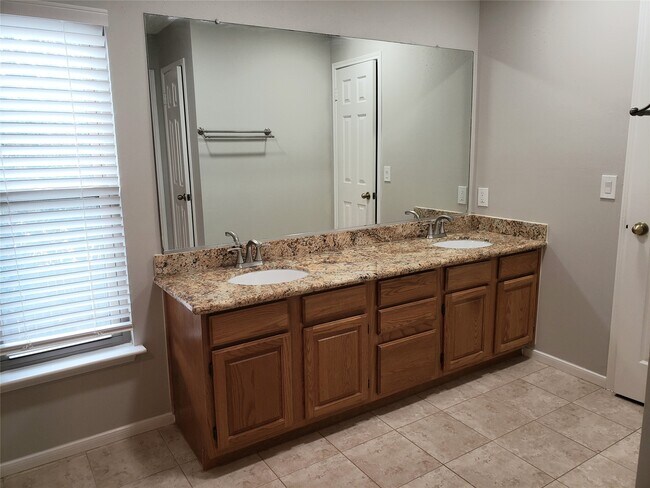 Building Photo - 8714 Warrenford Dr