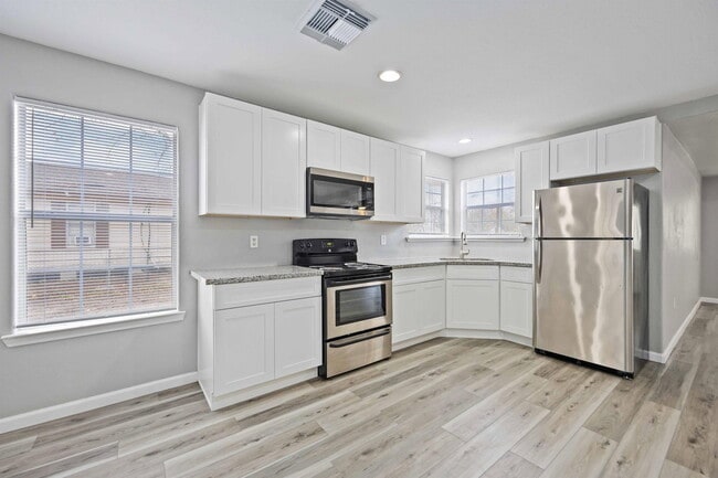 Building Photo - 1728 Connorvale Rd