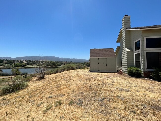 Building Photo - RENNOVATED 4 BED HOME