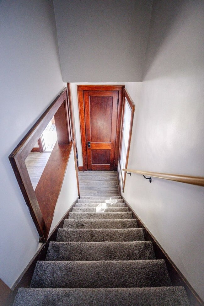 Building Photo - Spacious and Beautidul Four Bedroom Home!