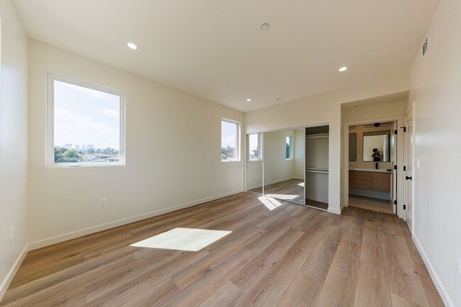 Building Photo - LUXURY in Prime Culver City