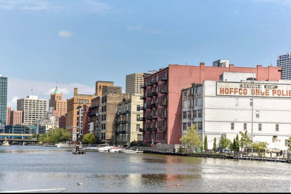 Building Photo - 141 N Water St