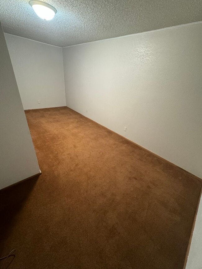 Building Photo - Private 4 bedroom and 2 bathroom home