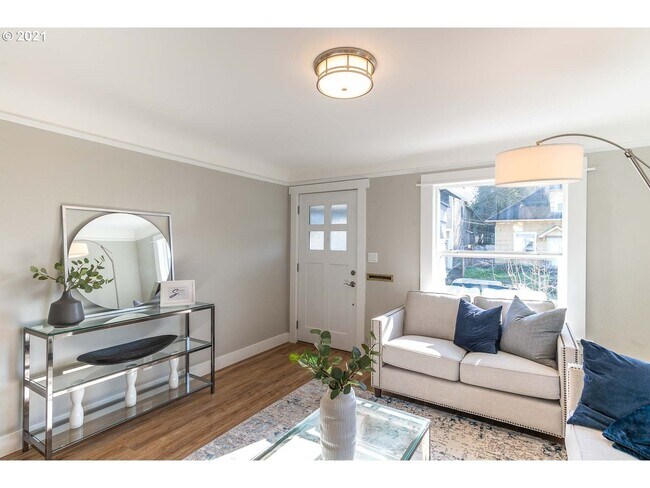 Building Photo - 8111 SE Taylor St