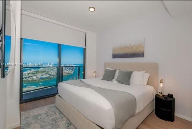 Building Photo - 398 NE 5th St