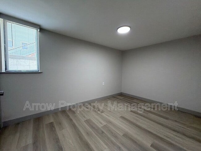 Building Photo - 622 New Hampshire St