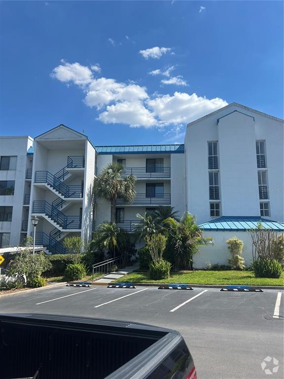 Building Photo - 2424 W Tampa Bay Blvd