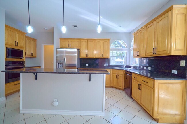 Building Photo - Mission Ridge beauty-4 bedroom 3 1/2 bath-...