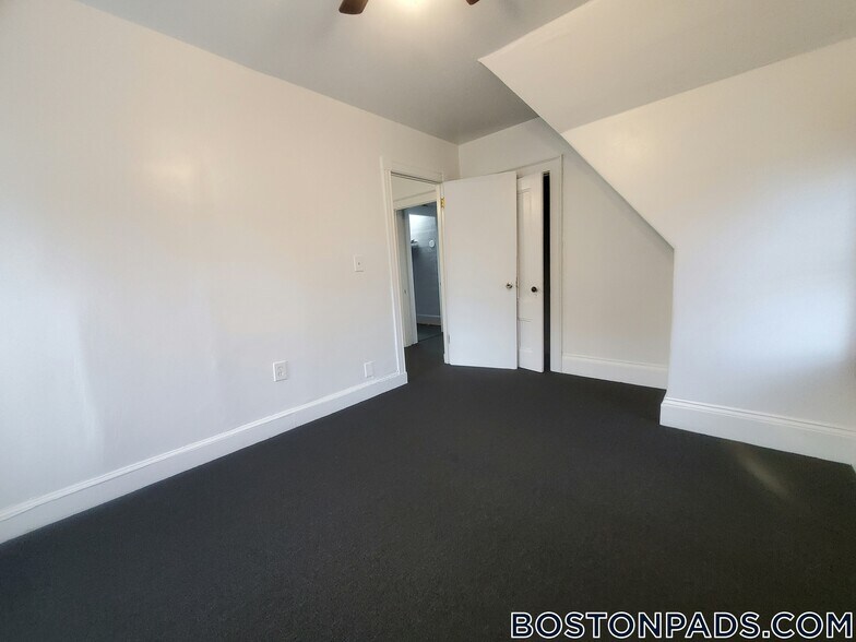 Building Photo - 3 Chamblet St