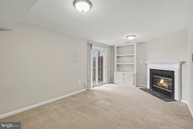 Building Photo - 2003 Paddle Boat Ln