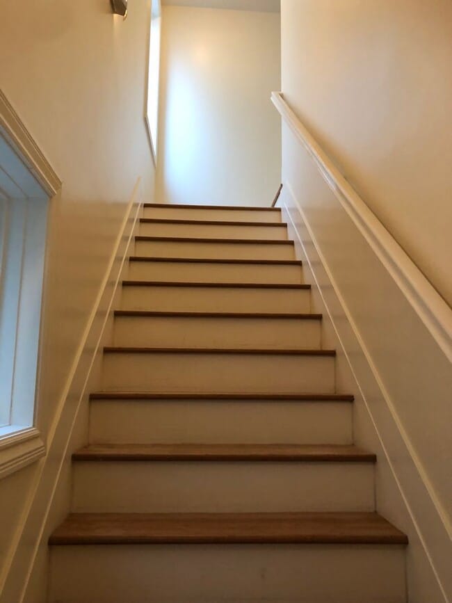 Building Photo - COMING SOON!  Beautiful 3 br/2ba -2  Levels, Private Deck, Panoramic Views, Garage Parking, Washe...