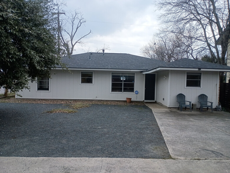 Building Photo - Room in House on N PanAm Expy