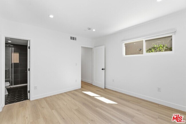 Building Photo - 5411 Troost Ave