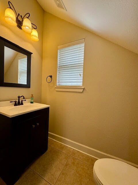 Building Photo - 3704 W Cherokee Rd