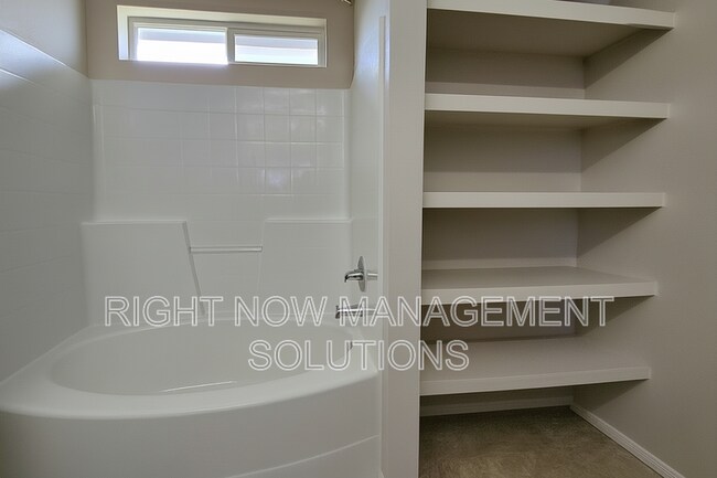 Building Photo - 25 S Shumway Ave