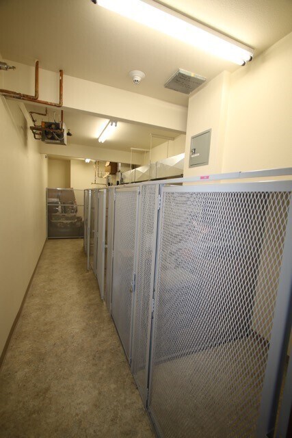Building Photo - 2 Bedroom Condo close to Downtown and Shop...