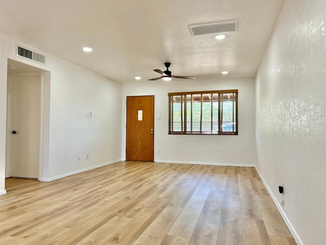 Building Photo - 6607 E Sheridan St