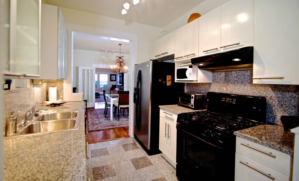 Kitchen with view to front - 2508 Van Buren St