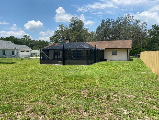 Building Photo - Family and pet friendly ANNUAL LEASE just ...