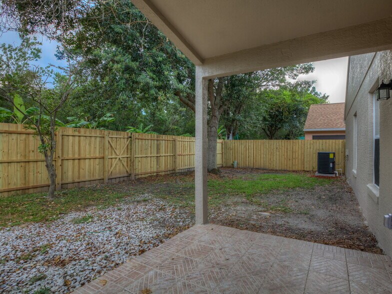 Building Photo - 13628 Emeraldview Dr