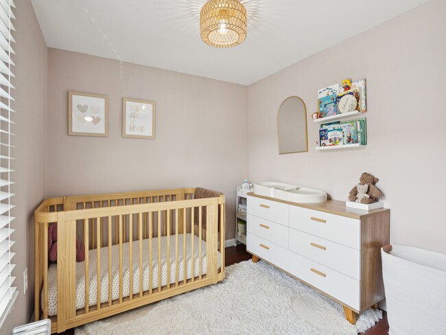 Building Photo - 718 Walnut St.