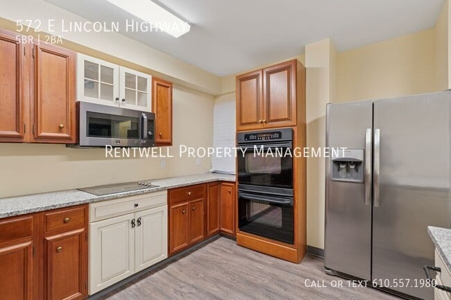 Building Photo - 572 Lincoln Hwy E