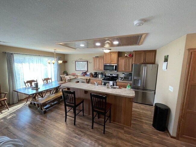 Building Photo - West Side Townhome - Close to Ft. Riley - ...