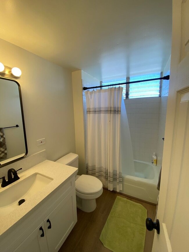 Building Photo - Convenient and upgraded 2 bedroom 1 bath, ...