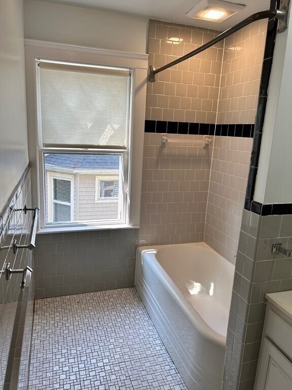 Building Photo - 16 Fletcher St