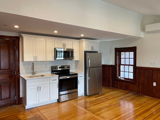 Building Photo - 41 Summer St