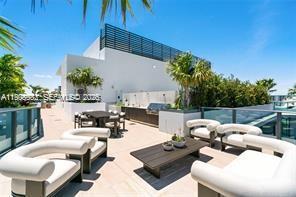 Building Photo - 9901 W Bay Harbor Dr