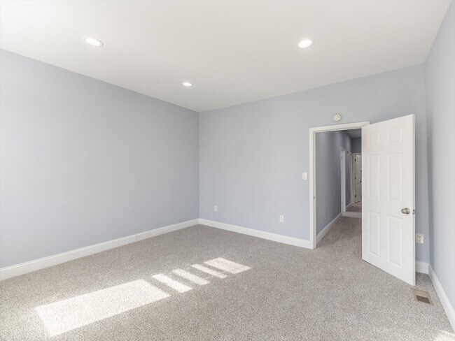 Building Photo - 19 Osborn St