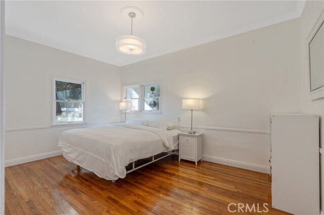 Building Photo - 1325 E Altadena Dr