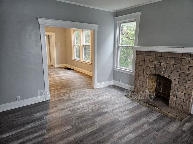 Building Photo - 5402 Rolston Ave