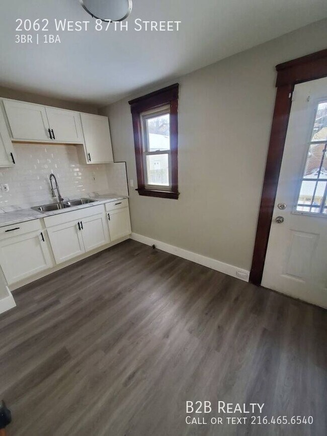 Building Photo - 2062 W 87th St