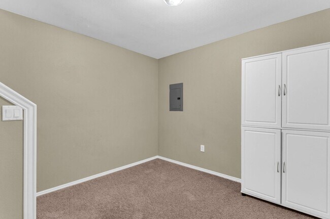 Building Photo - 3 Bed Draper Townhome with Views