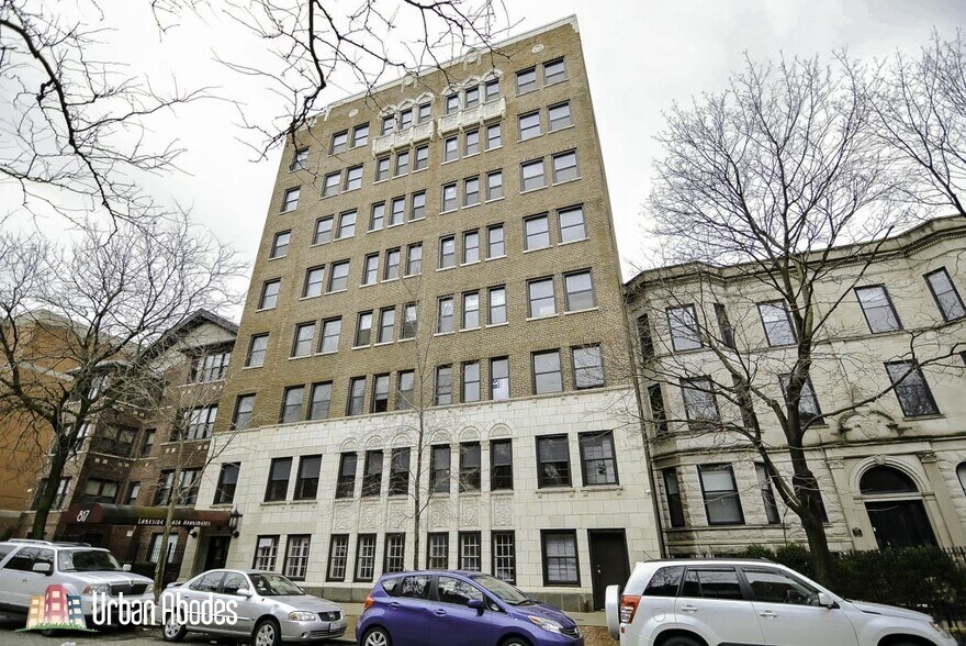 Building Photo - 816 W Lakeside Pl