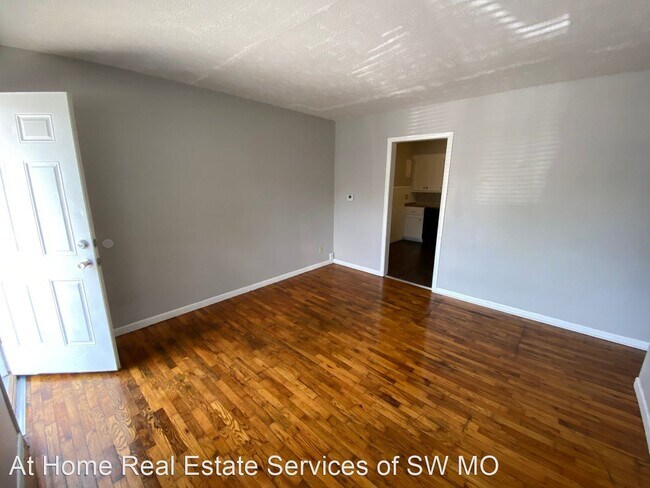 Building Photo - 861-867 S Crutcher Ave