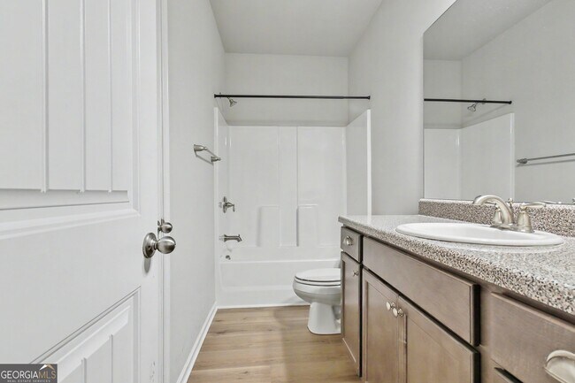 Building Photo - 270 S Ridge