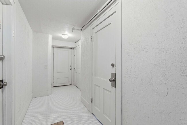 Building Photo - All-Utilities-Included Studio in Historic Bristol Manor | Pet Friendly