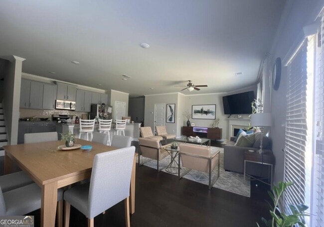 Building Photo - 2220 Manor Pointe Dr