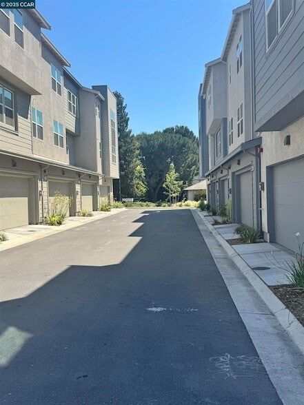 Building Photo - 5601 Linen Ct