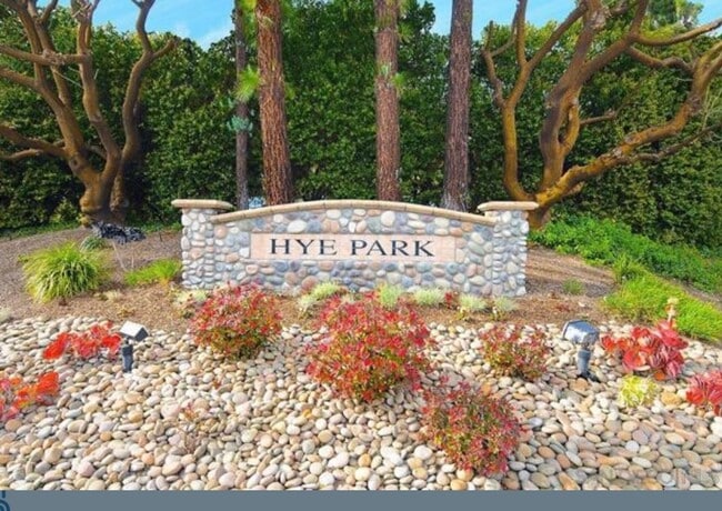 Building Photo - COMING SOON REMODELED 2 BEDROOM 2.5 BATH, 2 CAR GARAGE CONDO MISSION VALLEY