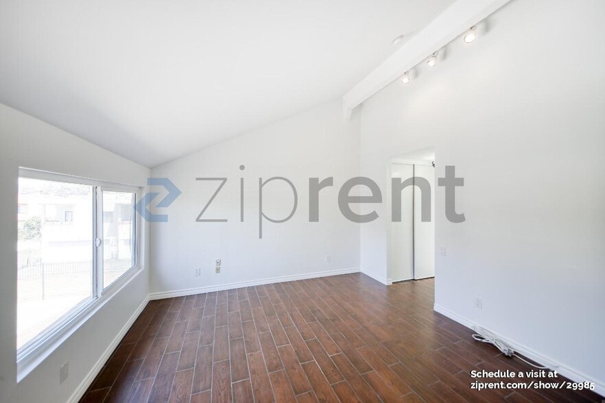 Building Photo - 14401 Plummer St